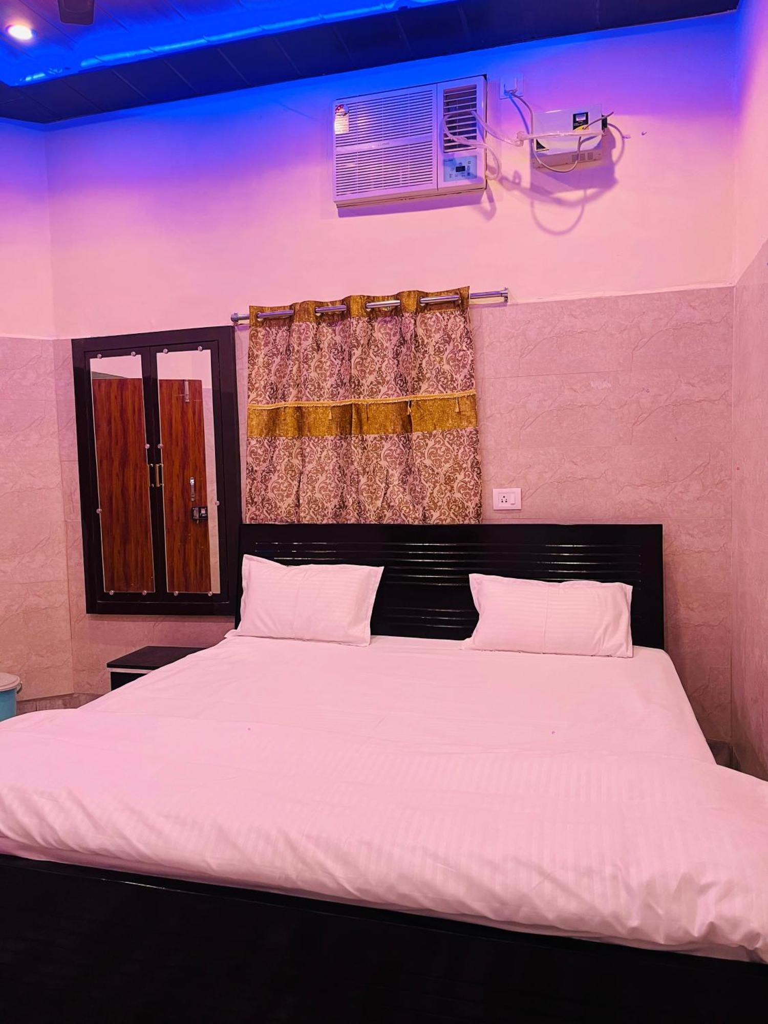 Saroja Paying Guest House Varanasi Exterior photo