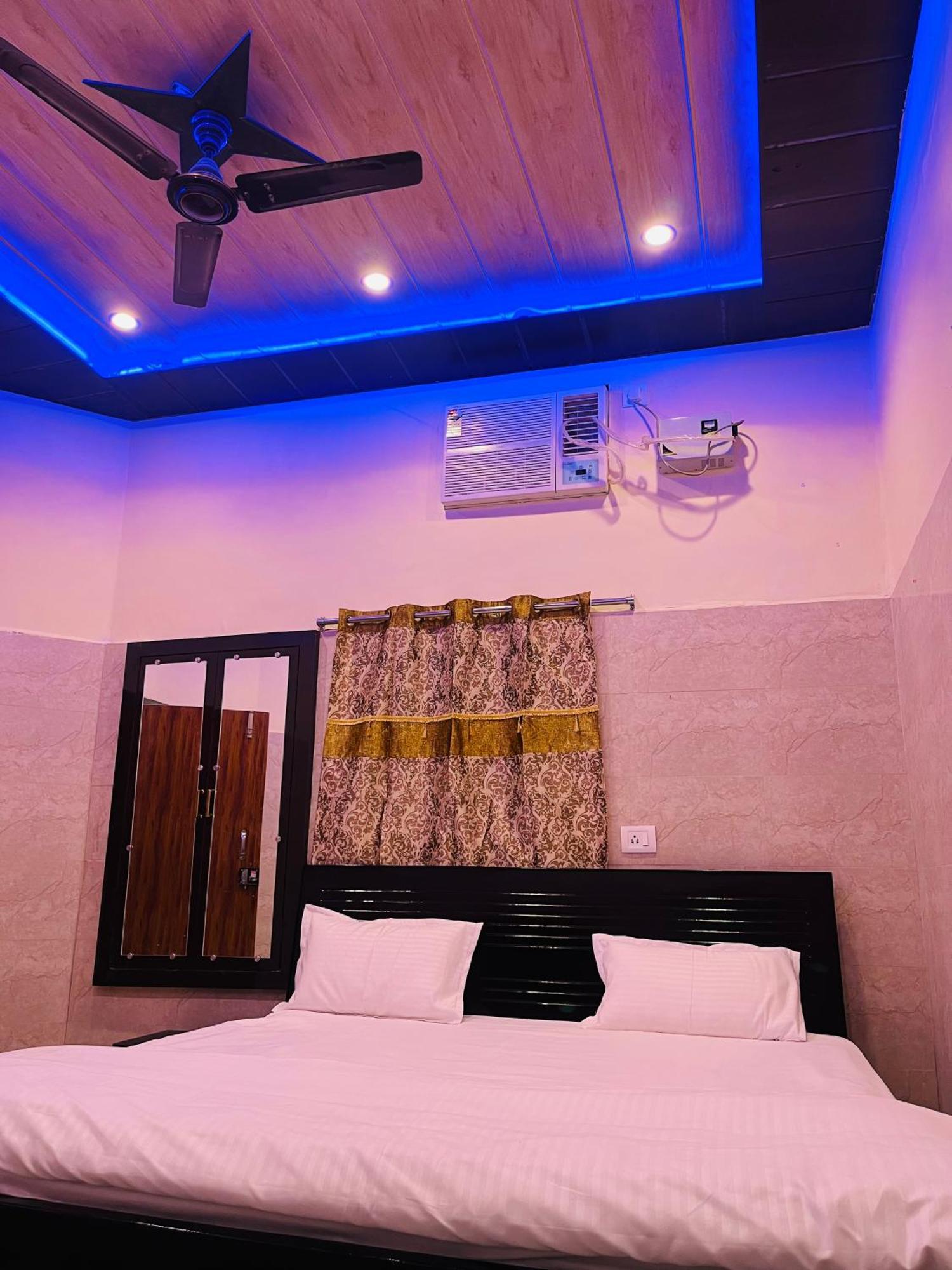 Saroja Paying Guest House Varanasi Exterior photo